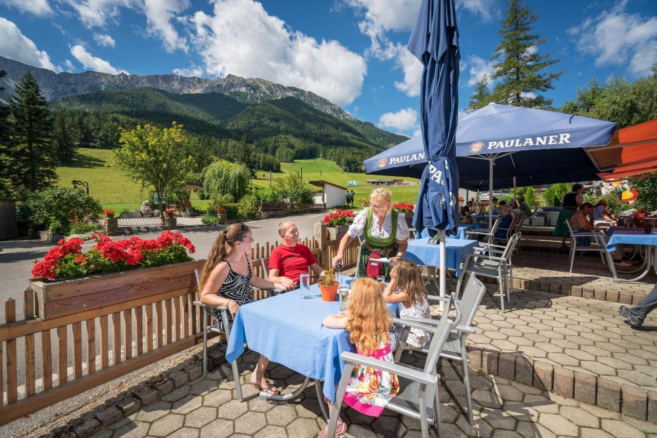 Hotel-Restaurant Forellenhof Пухберґ-ам-Шнеберґ Екстер'єр фото